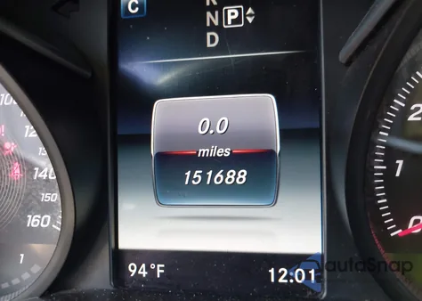 2015 Mercedes-Benz C-Class C 300 z USA, uszkodzony, nr VIN 55SWF4JB9FU094811